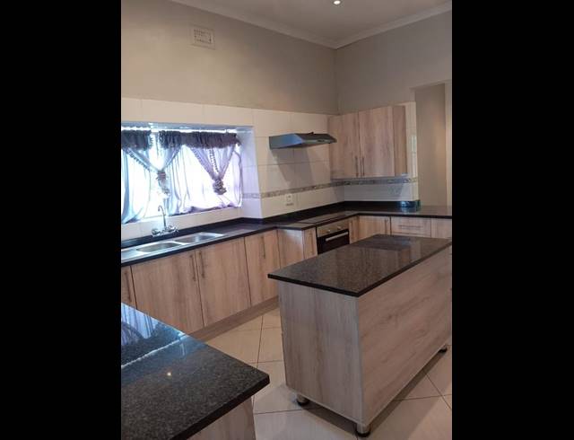 BUSINESS PROPERTY TO RENT IN PRIMROSE